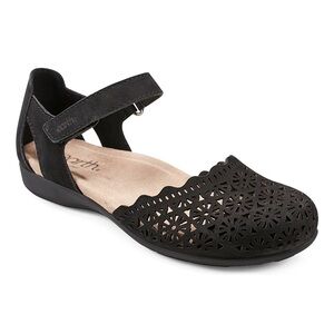 Earth Bronnie Casual Slip-On Perforated Sandals 7.5 Black Leather